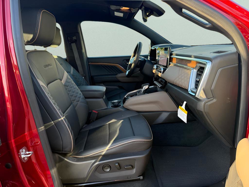 Used 2023 GMC Canyon Denali image 31