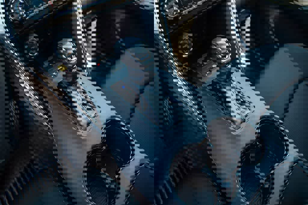 Used 2024 Toyota Venza LE AWD/4WD image 19