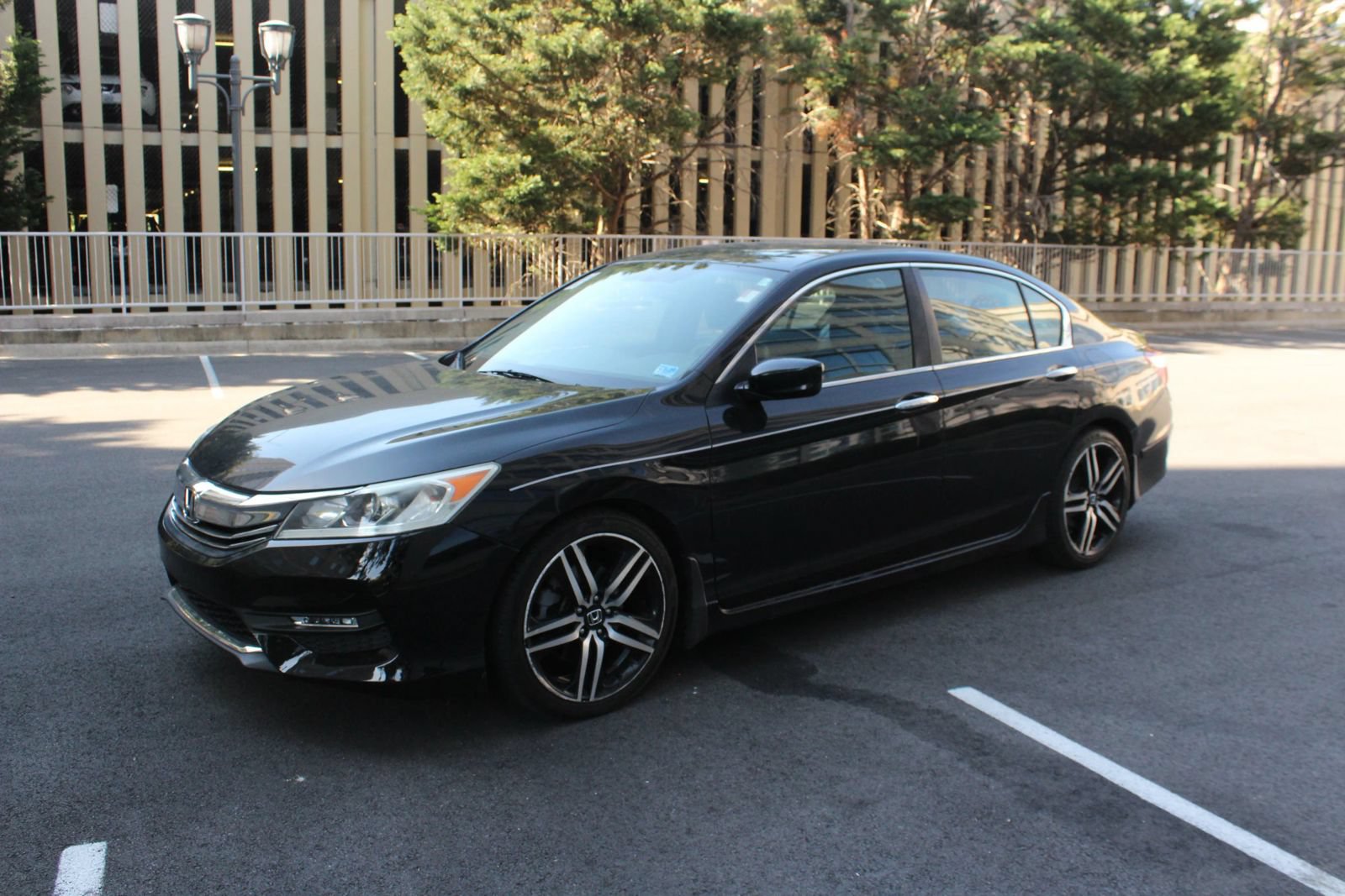 Used 2017 Honda Accord Sport Special Edition image 12