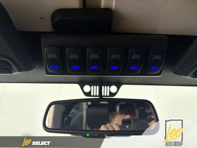 Used 2017 Jeep Wrangler Unlimited Sahara w/ Connectivity Group image 18