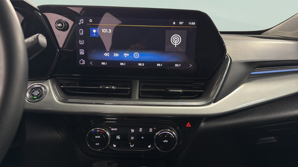 Used 2025 Chevrolet Trax LT w/ LT Convenience Package image 32