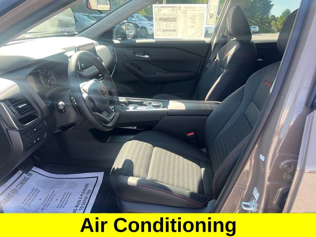 Certified 2025 Nissan Rogue SV image 11