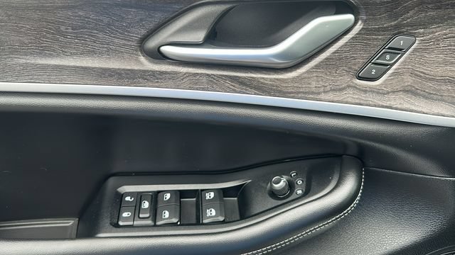 Used 2024 Jeep Grand Cherokee Limited RWD image 12
