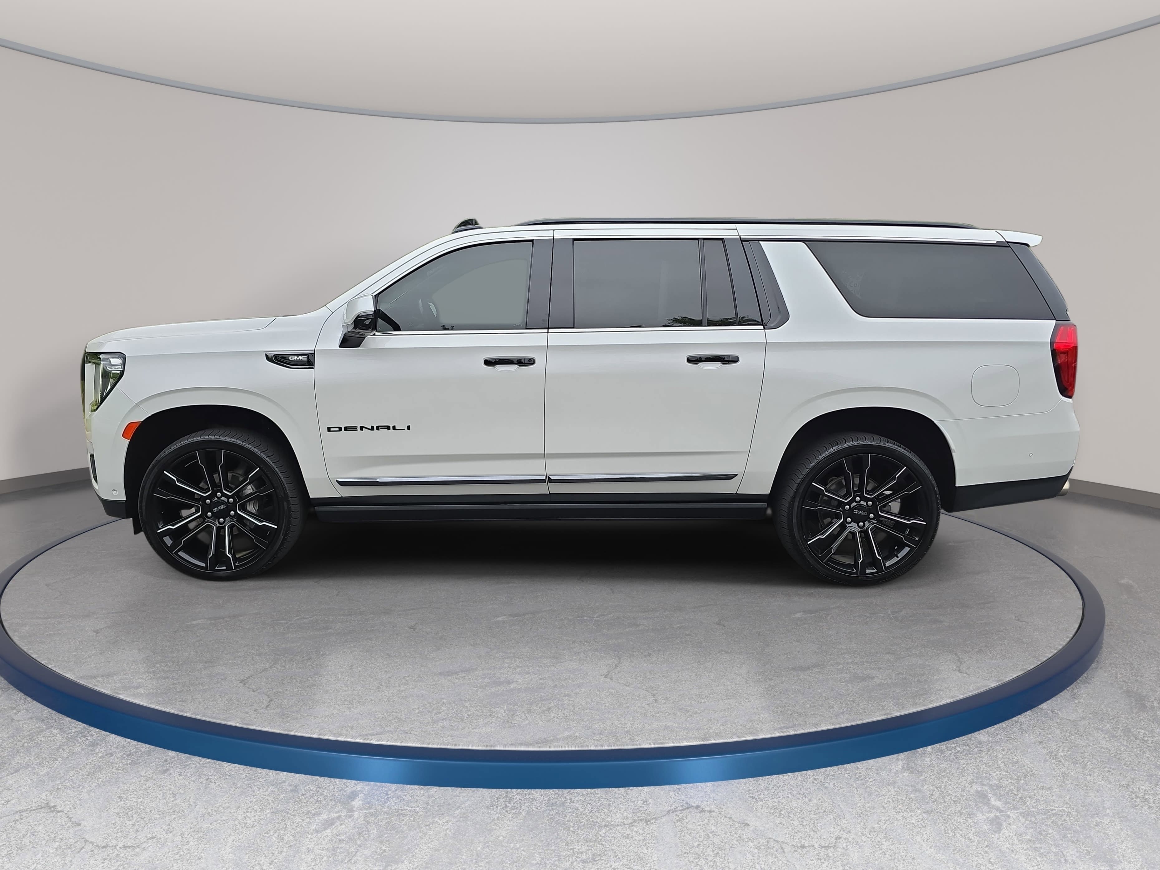 Used 2023 GMC Yukon XL Denali Ultimate AWD/4WD image 8