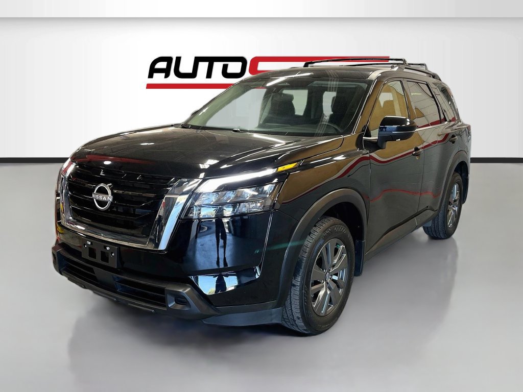 Used 2025 Nissan Pathfinder SV w/ Black Appearance Package AWD/4WD image 3