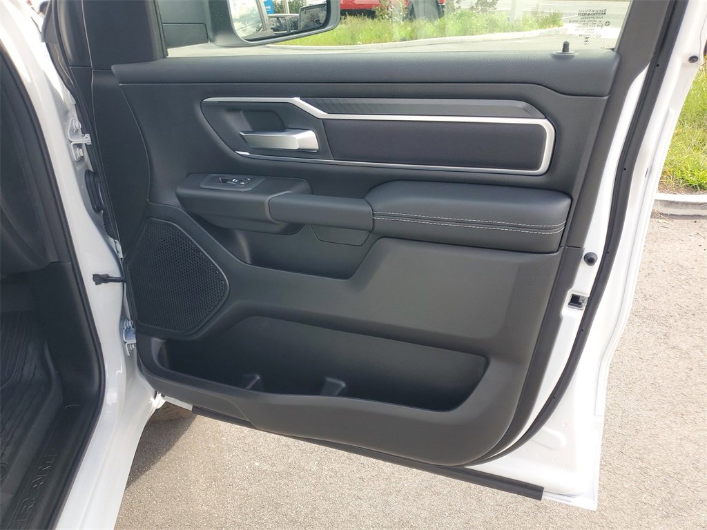 New 2025 RAM 1500 4x4 Crew Cab image 32