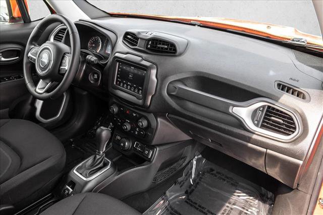 Used 2019 Jeep Renegade Latitude AWD/4WD image 30