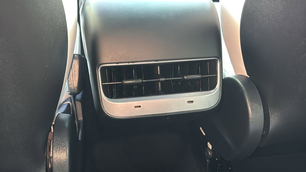 Used 2020 Tesla Model Y Long Range image 7