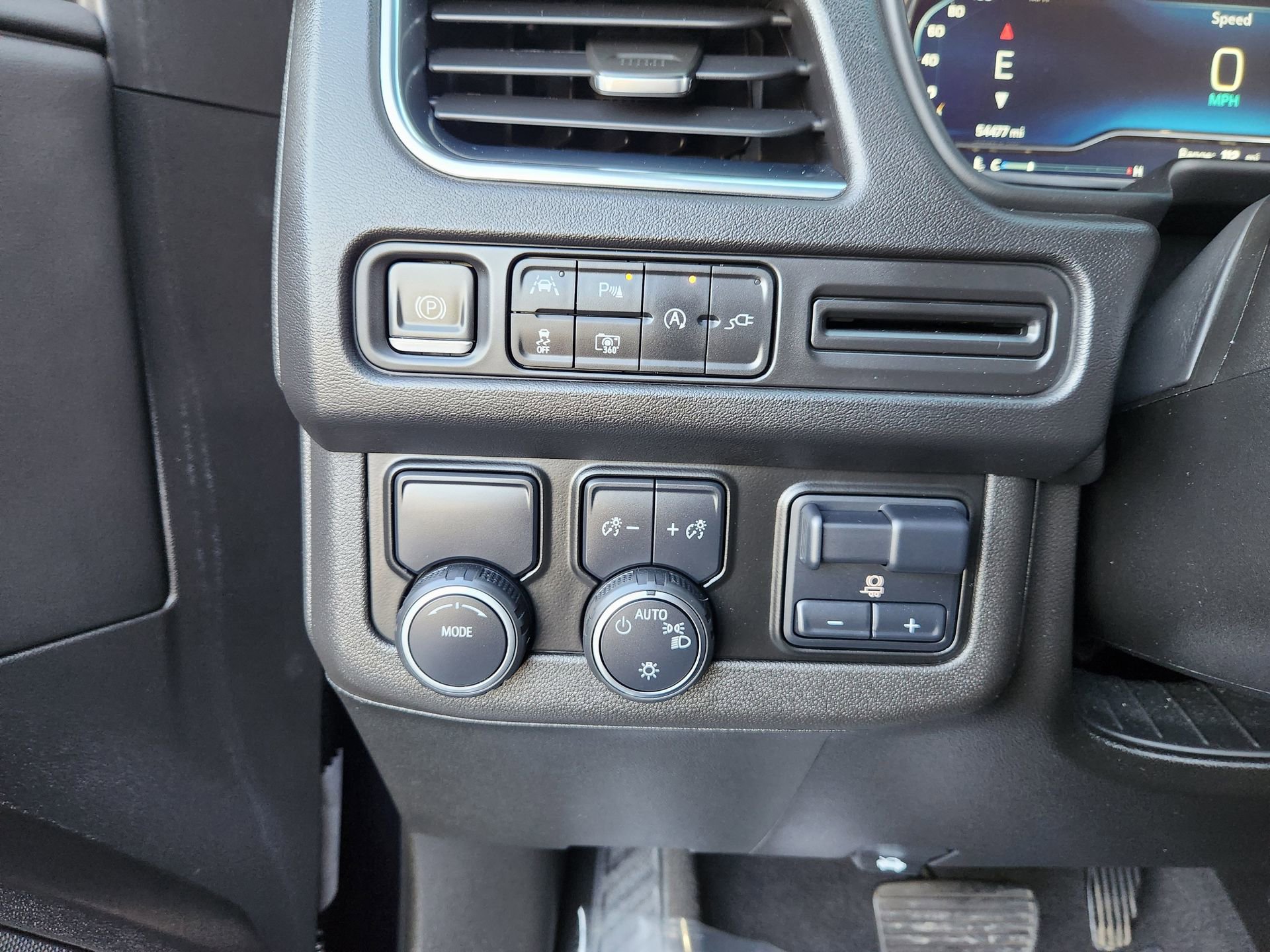 Used 2022 Chevrolet Tahoe LT w/ Luxury Package image 23