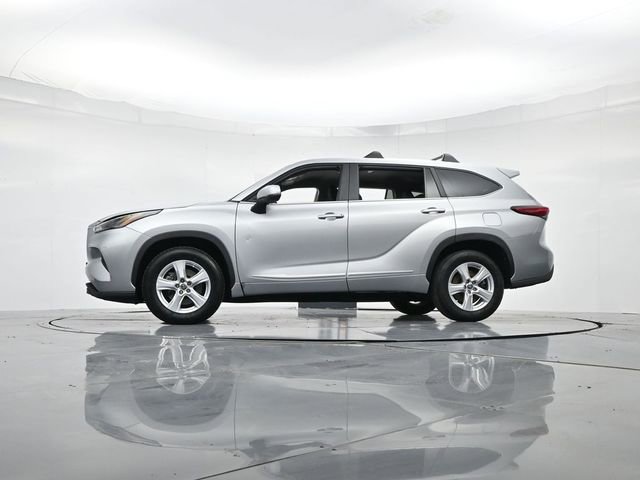 Used 2023 Toyota Highlander L image 37