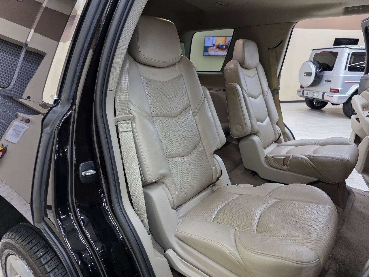 Used 2018 Cadillac Escalade Premium Luxury AWD/4WD image 24