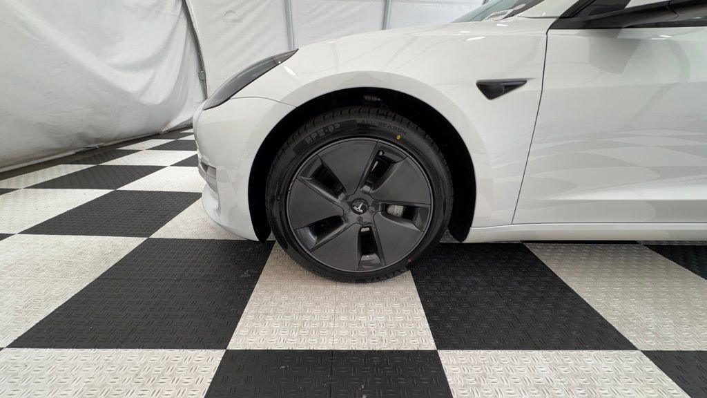 Used 2023 Tesla Model 3 Standard Range image 9