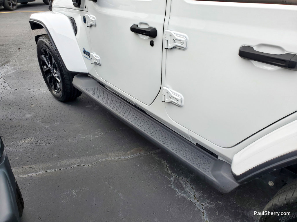 Used 2025 Jeep Wrangler Sahara image 18