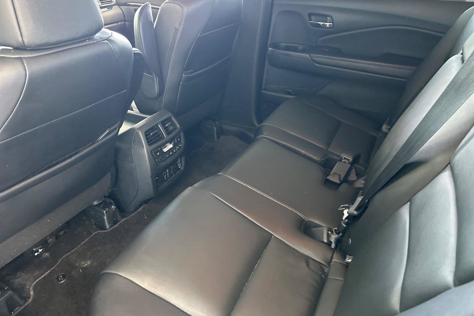 Used 2021 Honda Pilot Touring image 12