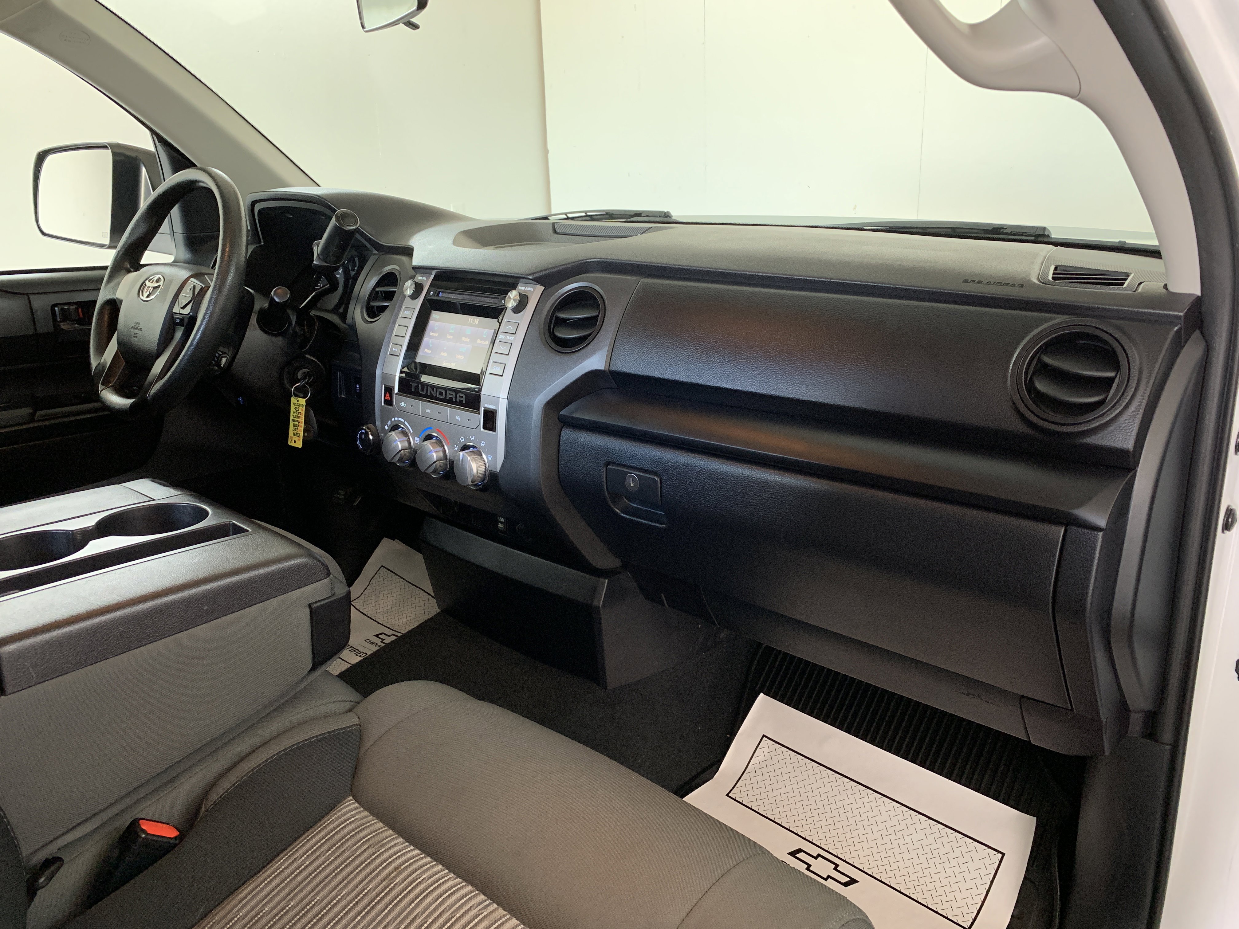 Used 2017 Toyota Tundra SR image 29