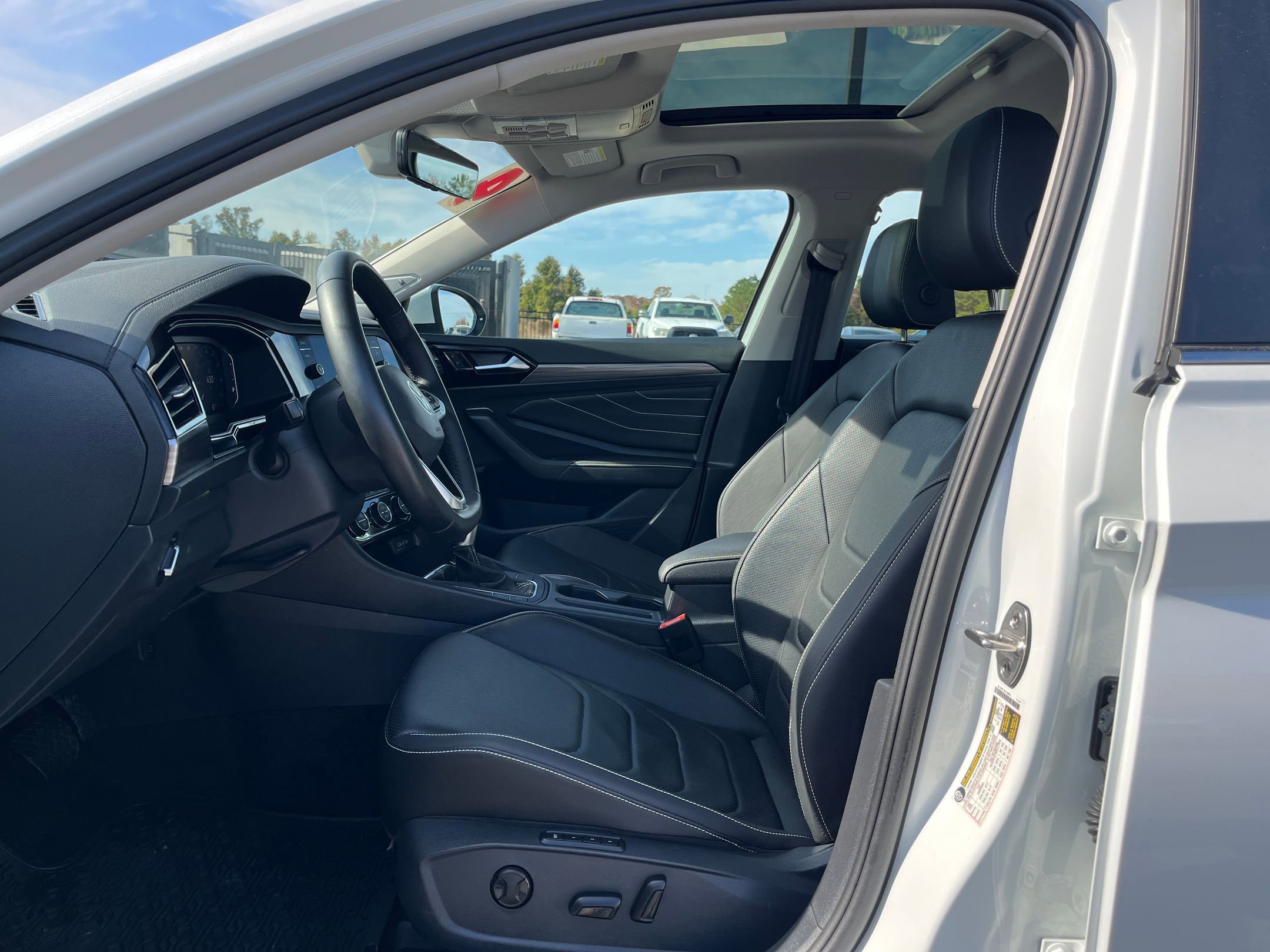 Used 2024 Volkswagen Jetta SEL image 33