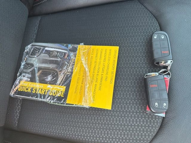 Used 2025 Jeep Compass Trailhawk image 17