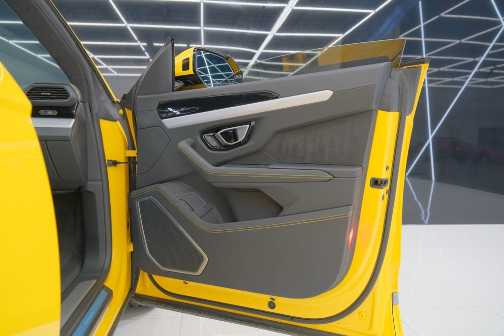 Used 2022 Lamborghini Urus image 52