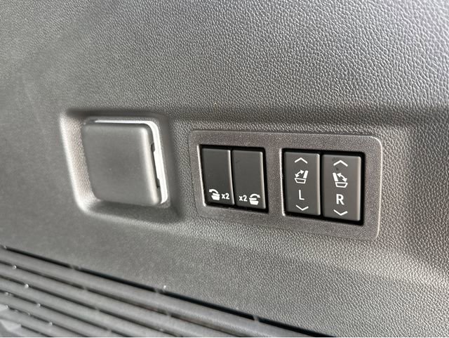 New 2026 GMC Yukon AT4 w/ AT4 Premium Package image 32