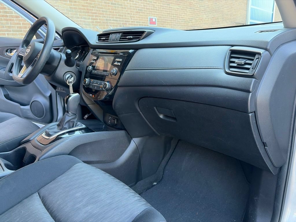 Used 2017 Nissan Rogue AWD image 25