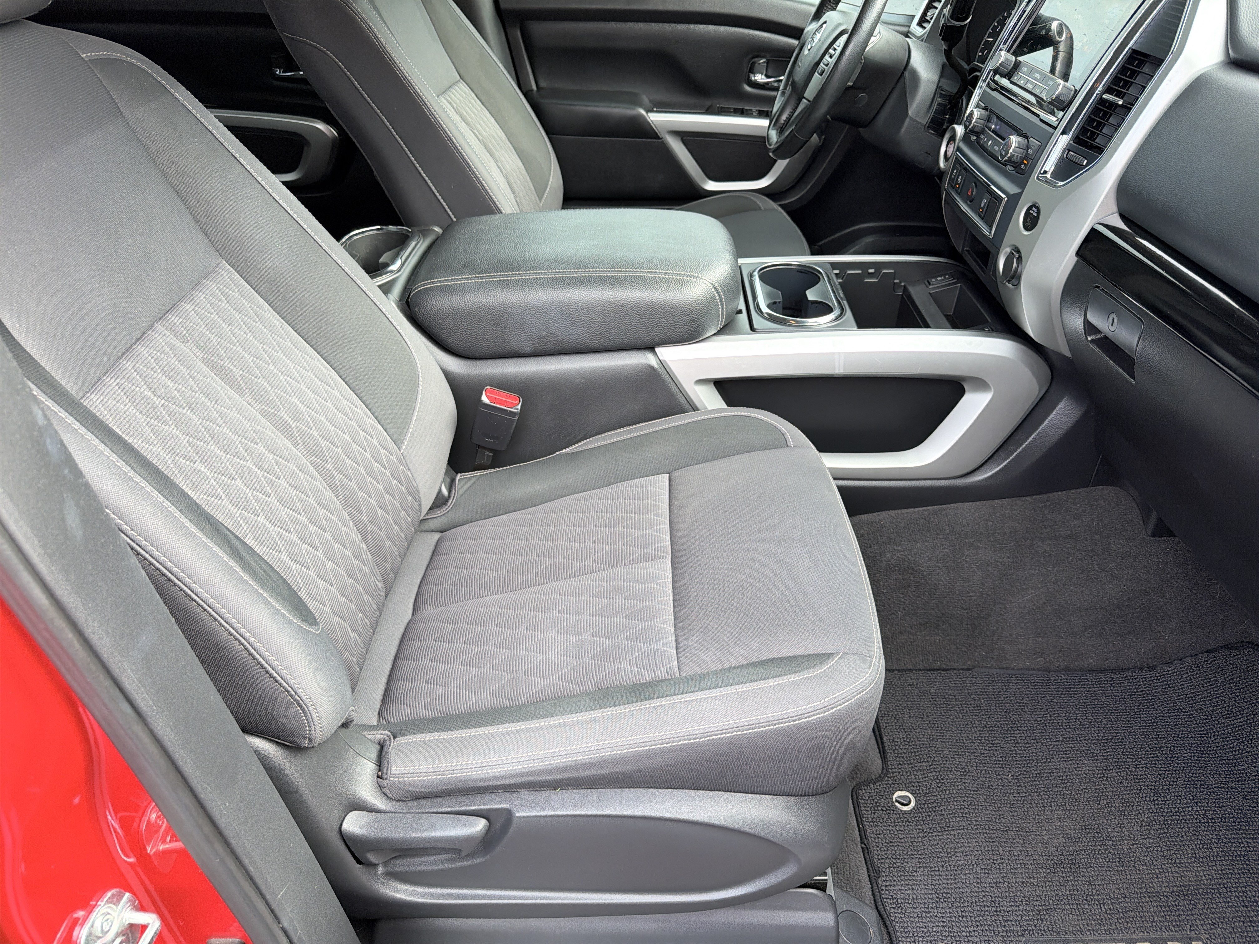 Used 2021 Nissan Titan SV w/ SV Convenience Package RWD image 15