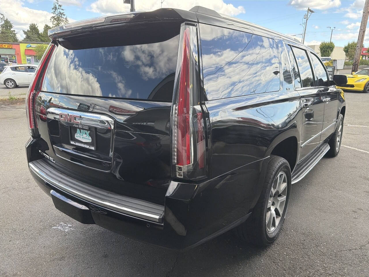 Used 2020 GMC Yukon XL Denali RWD image 9