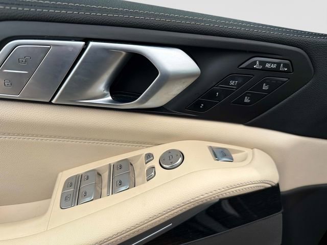 Used 2021 BMW X7 M50i AWD/4WD image 25