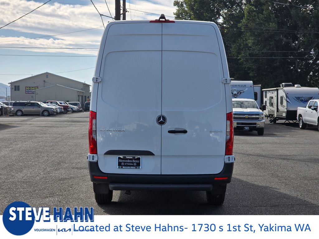 Used 2024 Mercedes-Benz Sprinter 2500 image 4