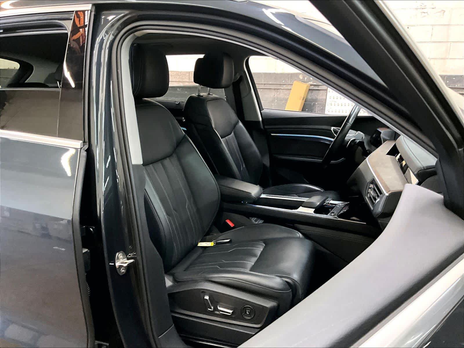 Used 2019 Audi e-tron Prestige w/ Prestige Package AWD/4WD image 11