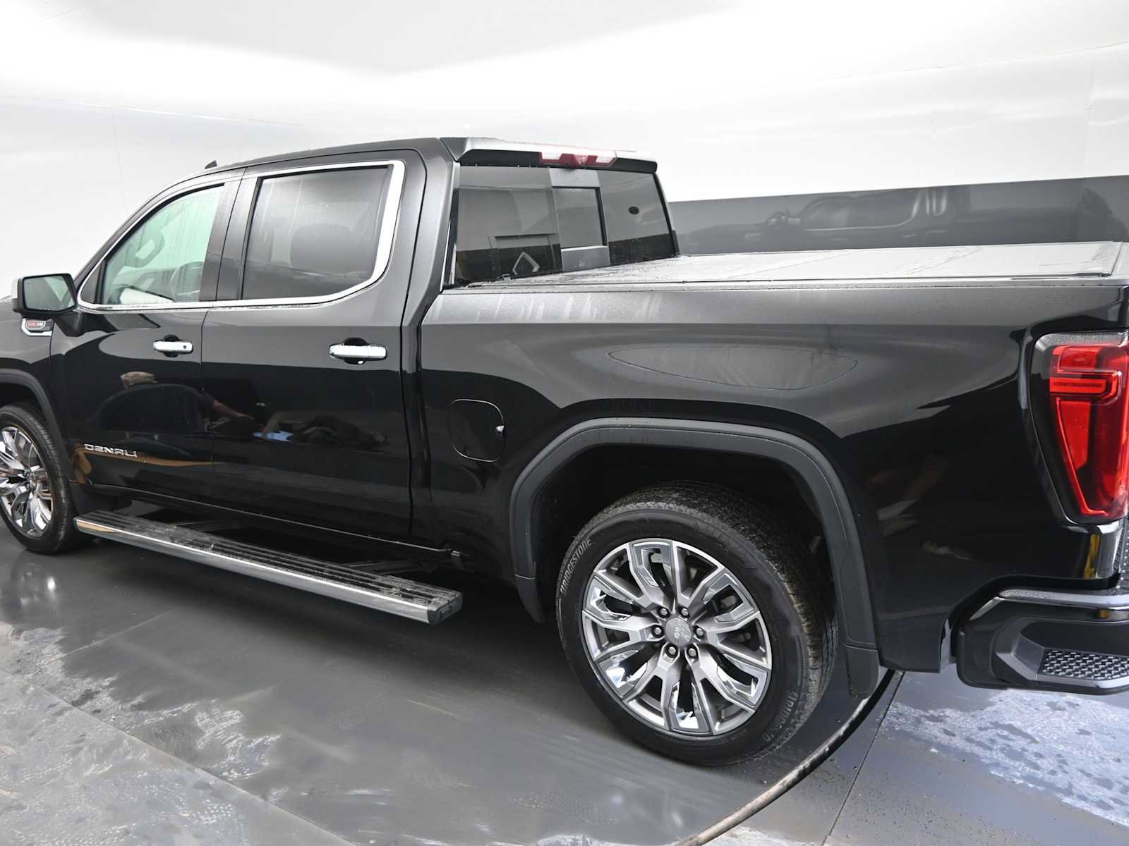 Used 2023 GMC Sierra 1500 Denali w/ Denali Reserve Package AWD/4WD image 7