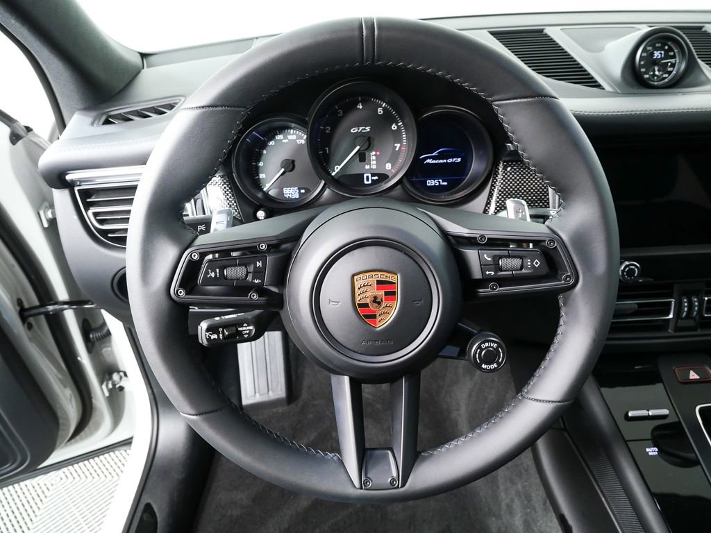 Certified 2025 Porsche Macan GTS image 9