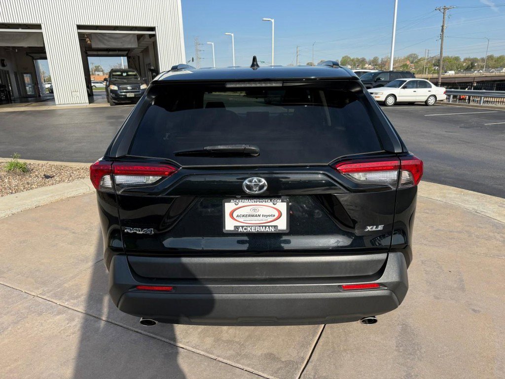Used 2019 Toyota RAV4 XLE w/ Convenience Package image 9