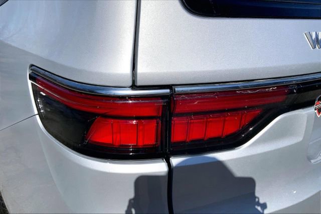 Used 2025 Jeep Wagoneer L Series II image 12