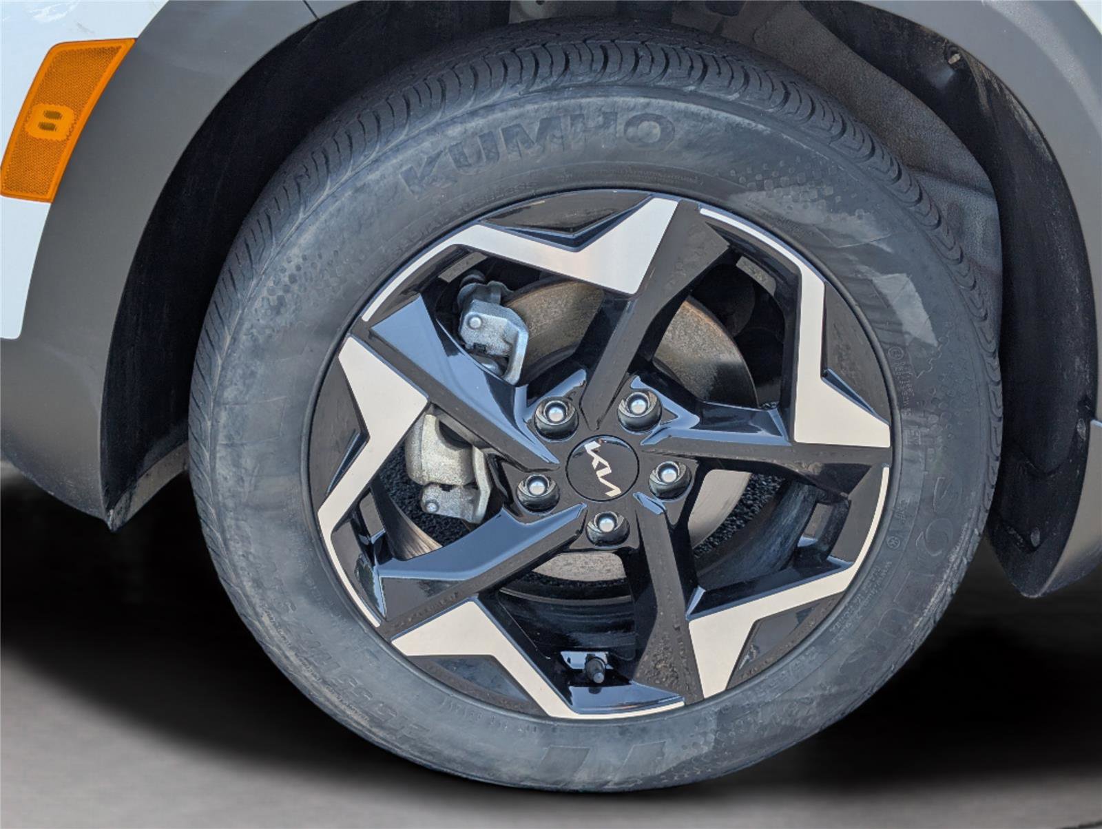 Used 2024 Kia Seltos EX FWD image 37