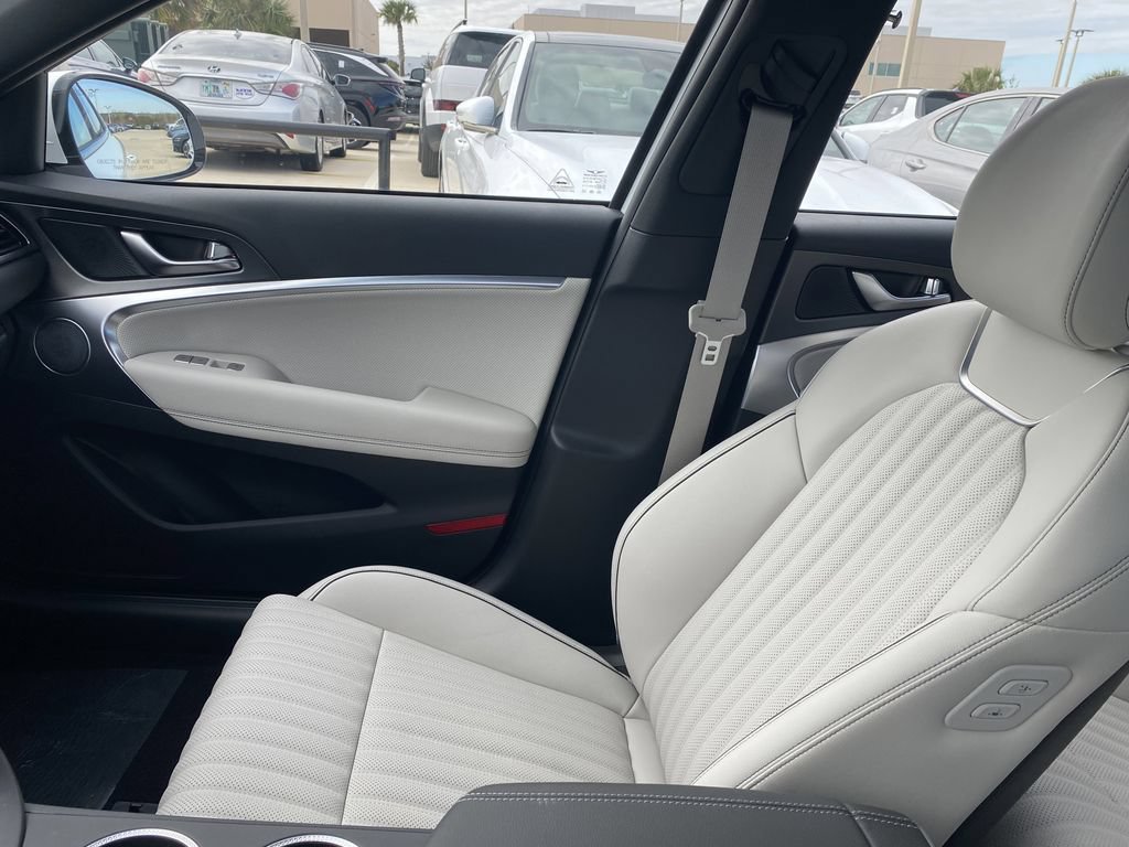 New 2025 Genesis G70 2.5T w/ Sport Prestige Package RWD image 21