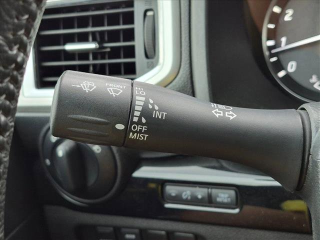 Used 2020 Nissan Titan SV w/ SV Convenience Package RWD image 10