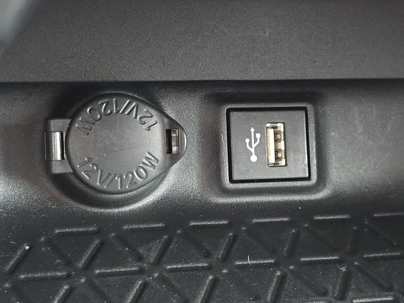 Used 2023 Toyota RAV4 XLE AWD/4WD image 34