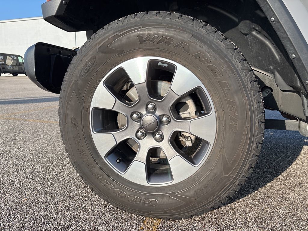 Used 2023 Jeep Wrangler Unlimited Sahara w/ Cold Weather Group AWD/4WD image 14