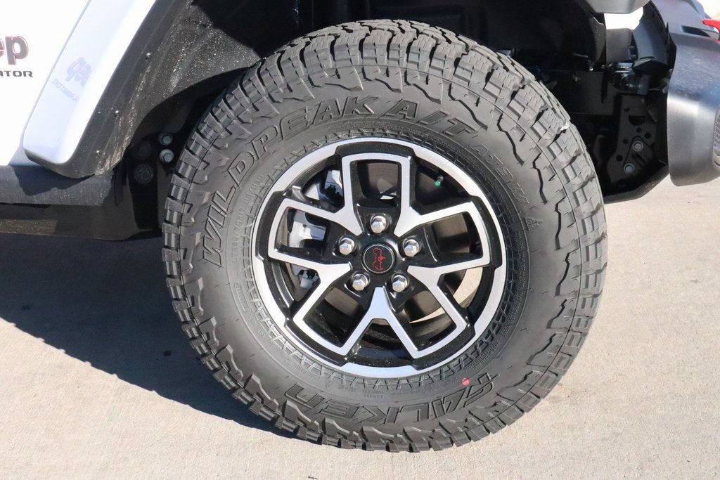 New 2026 Jeep Gladiator Rubicon w/ Steel Power Dome Hood Package AWD/4WD image 18