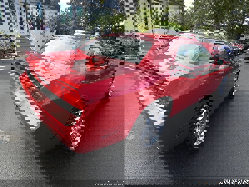 Used 2011 Dodge Challenger SE image 11