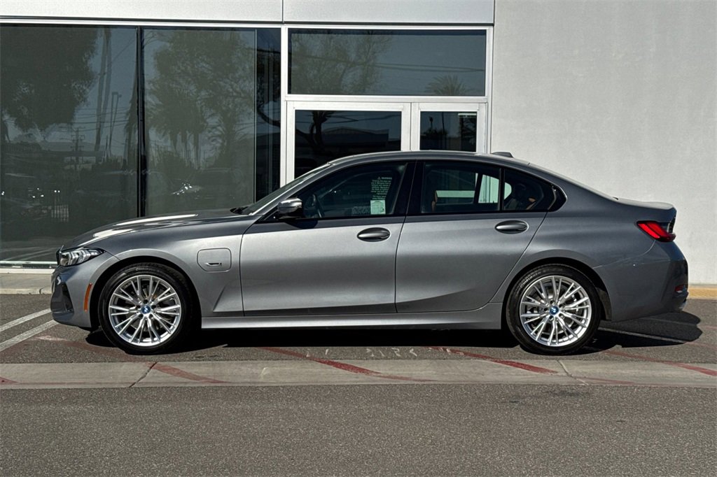 Used 2023 BMW 330e w/ Driving Assistance Package image 9