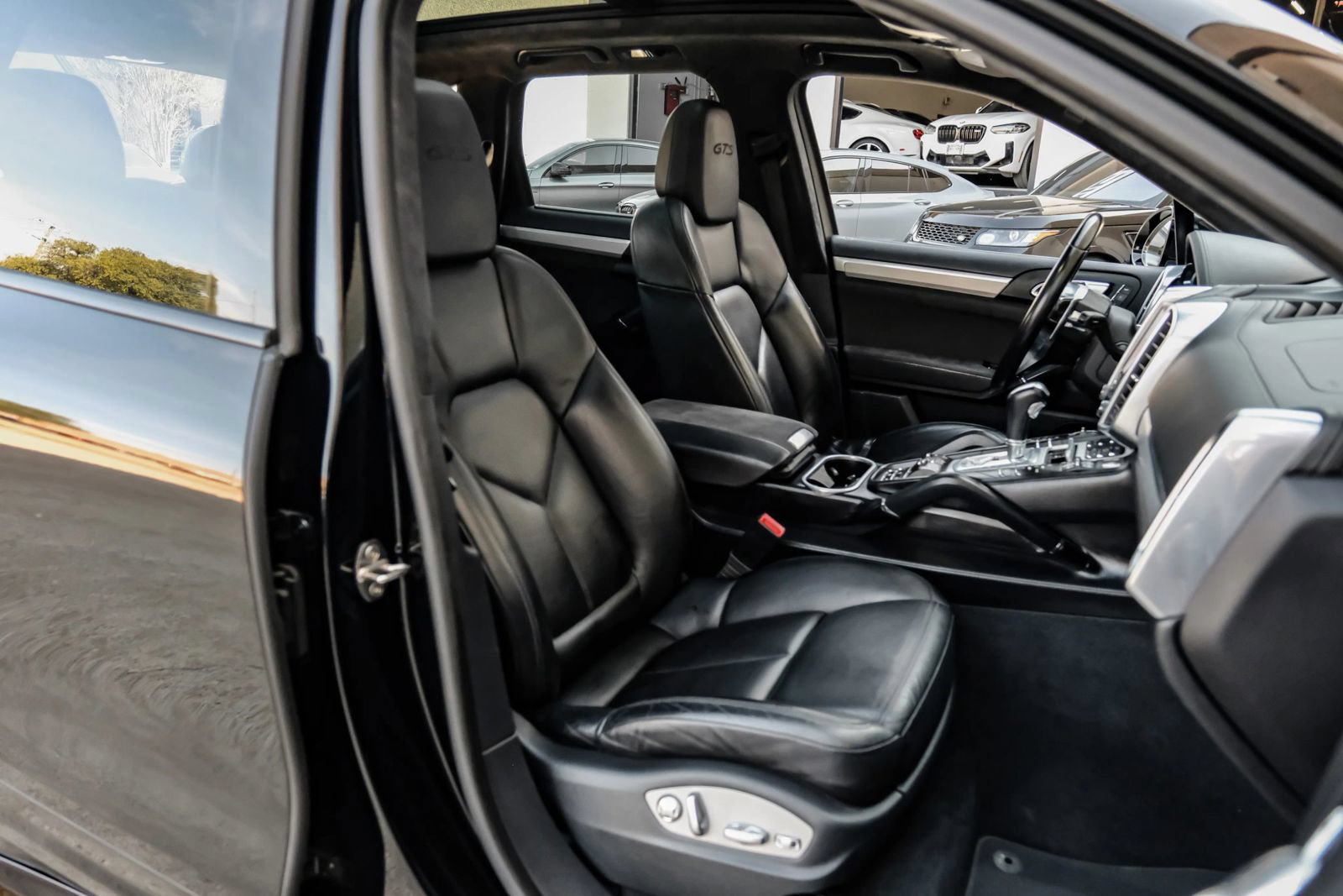 Used 2018 Porsche Cayenne GTS w/ Premium Package Plus AWD/4WD image 38
