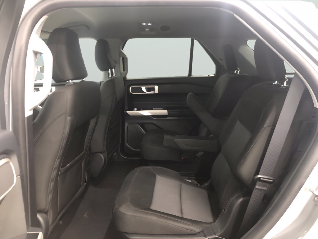 Used 2024 Ford Explorer XLT AWD/4WD image 16