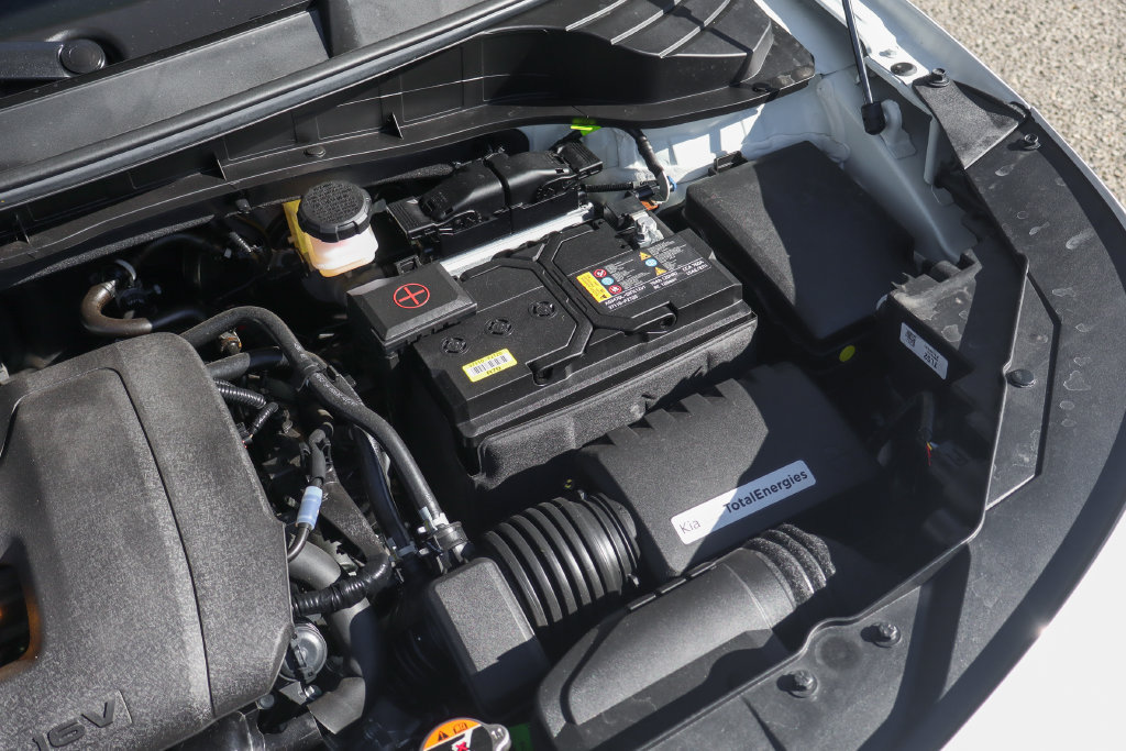 Used 2025 Kia Soul LX w/ LX Technology Package FWD image 14