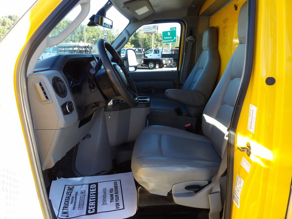 Used 2022 Ford E-350 and Econoline 350 Super Duty RWD image 17