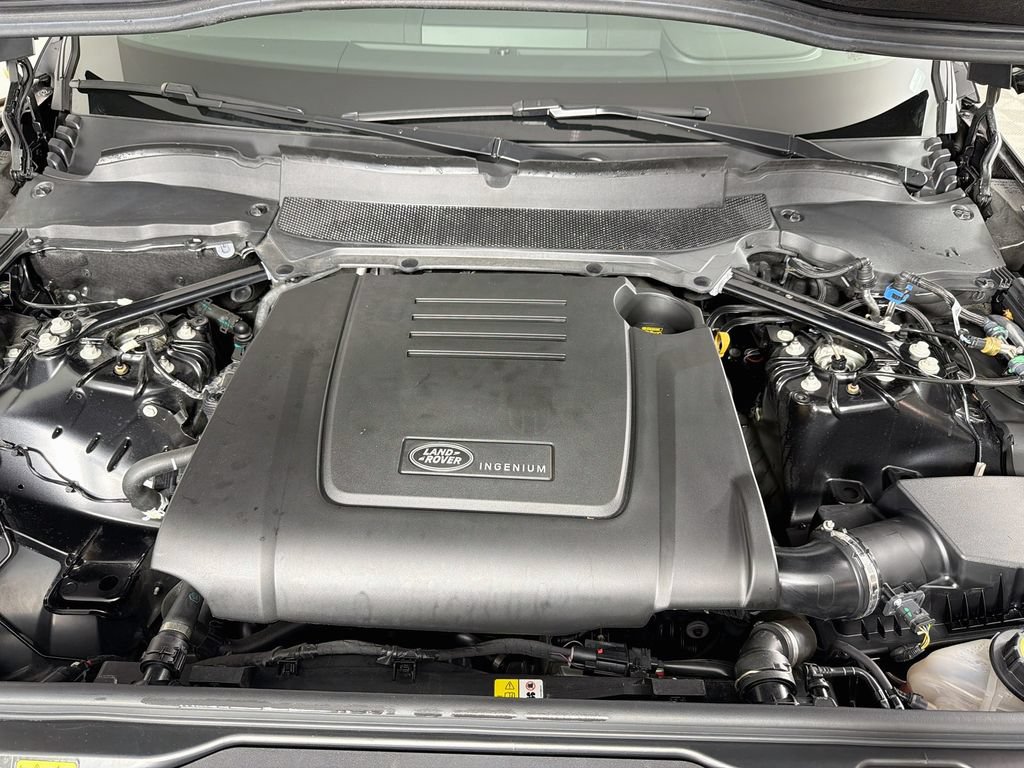 Certified 2025 Land Rover Discovery S AWD/4WD image 33