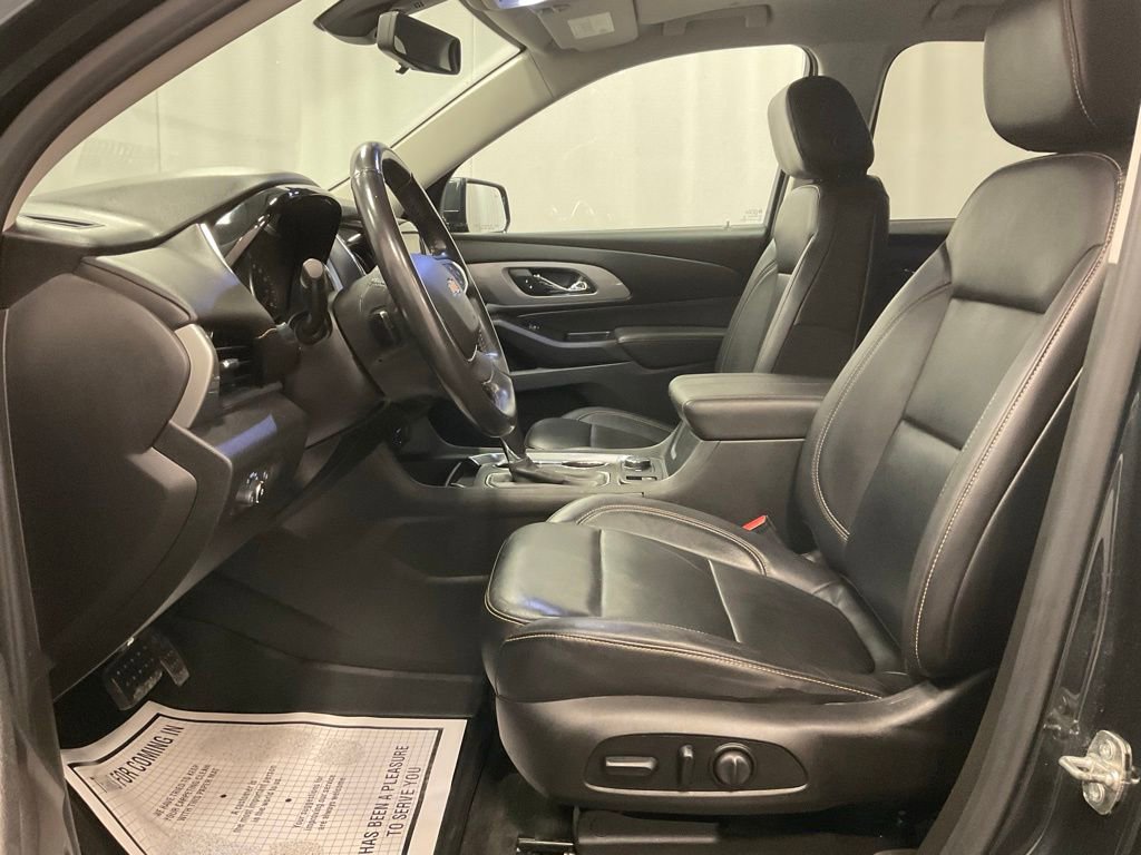 Used 2019 Chevrolet Traverse LT w/ LT Premium Package AWD/4WD image 4