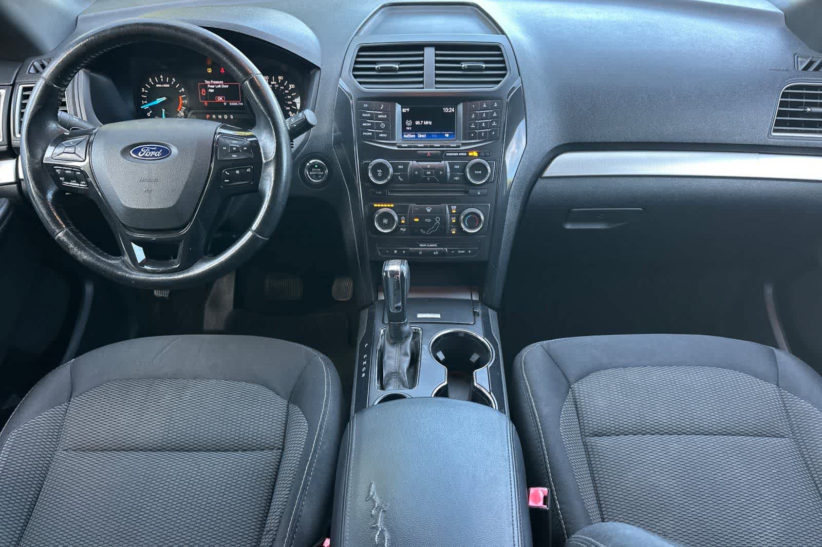 Used 2017 Ford Explorer XLT FWD image 4