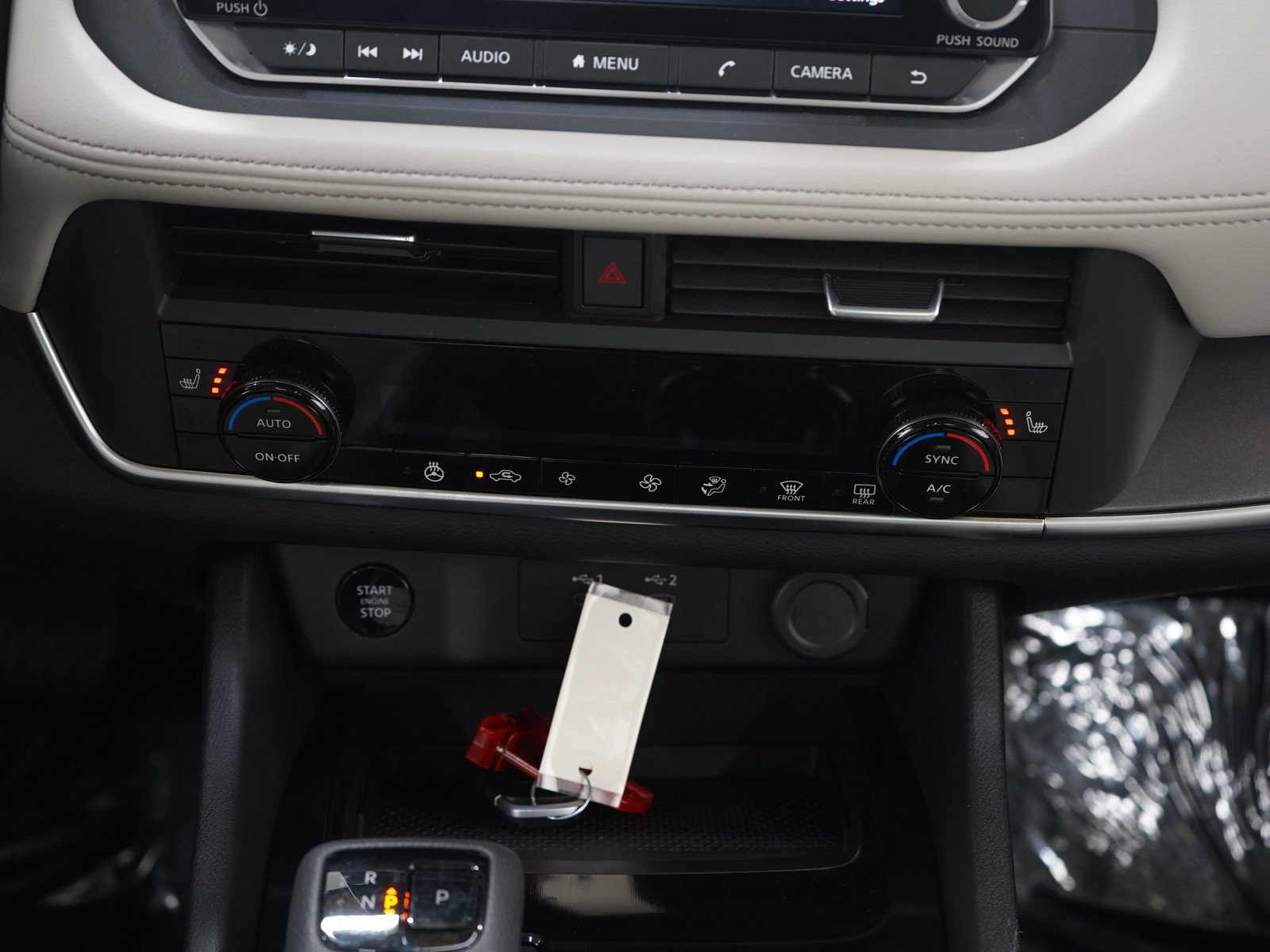 Used 2025 Nissan Rogue SV w/ SV Premium Package image 16