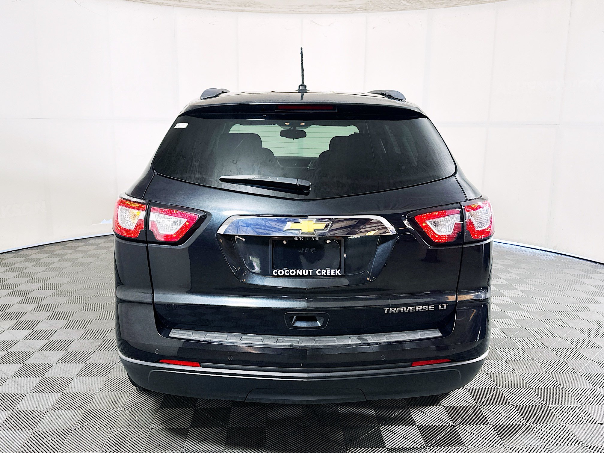 Used 2013 Chevrolet Traverse LT FWD image 4